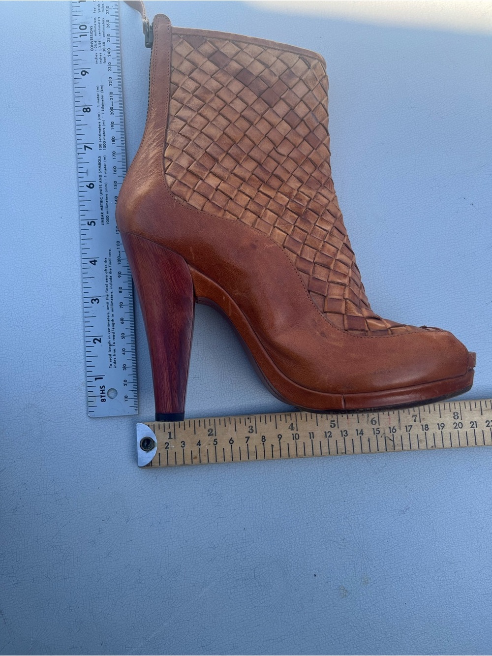 UGG Collection Onorina Leather Woven open toe  - Sz 6 - Picture 3 of 5